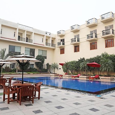 Westend Inn - Resort And Banquet Near Delhi Airport New Delhi Exteriör bild