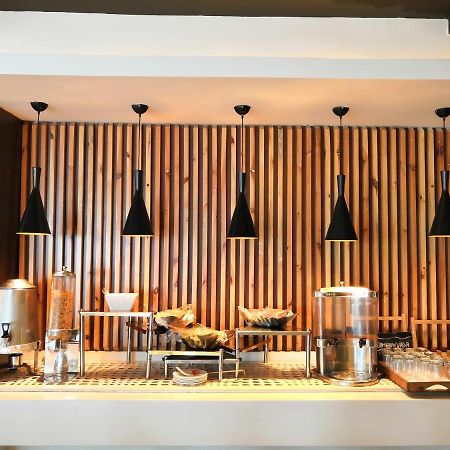 Westend Inn - Resort And Banquet Near Delhi Airport New Delhi Exteriör bild