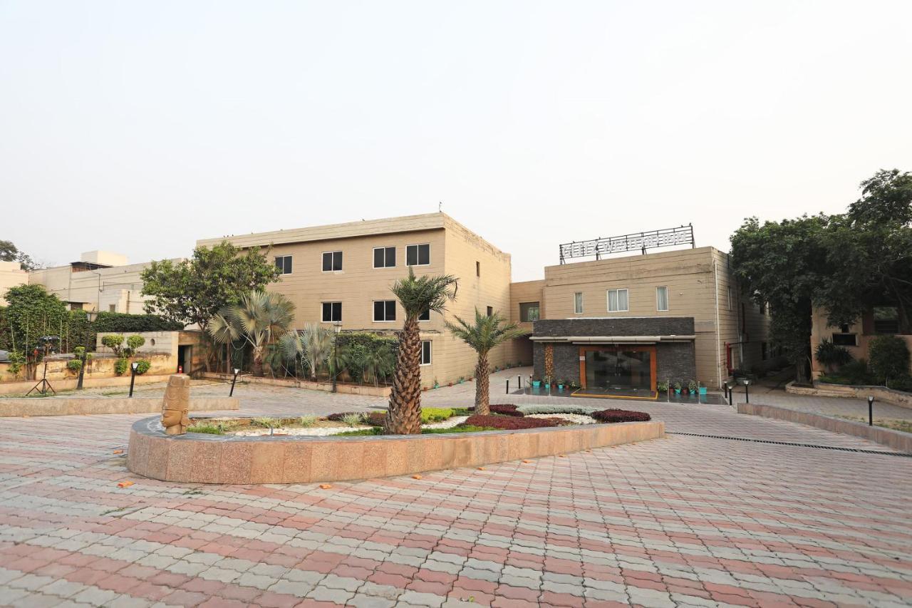 Westend Inn - Resort And Banquet Near Delhi Airport New Delhi Exteriör bild
