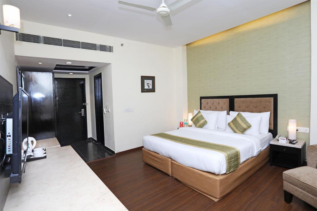 Westend Inn - Resort And Banquet Near Delhi Airport New Delhi Exteriör bild