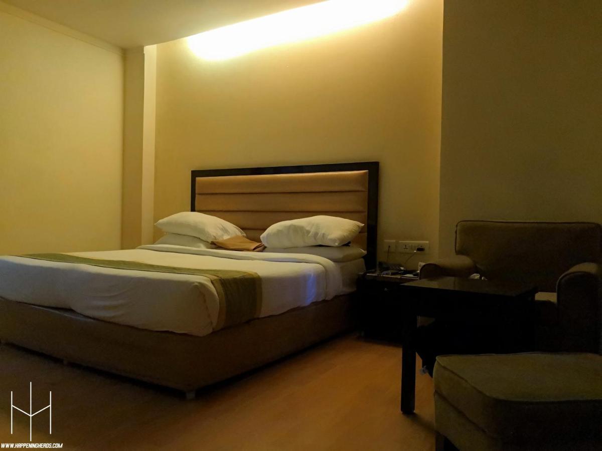 Westend Inn - Resort And Banquet Near Delhi Airport New Delhi Exteriör bild