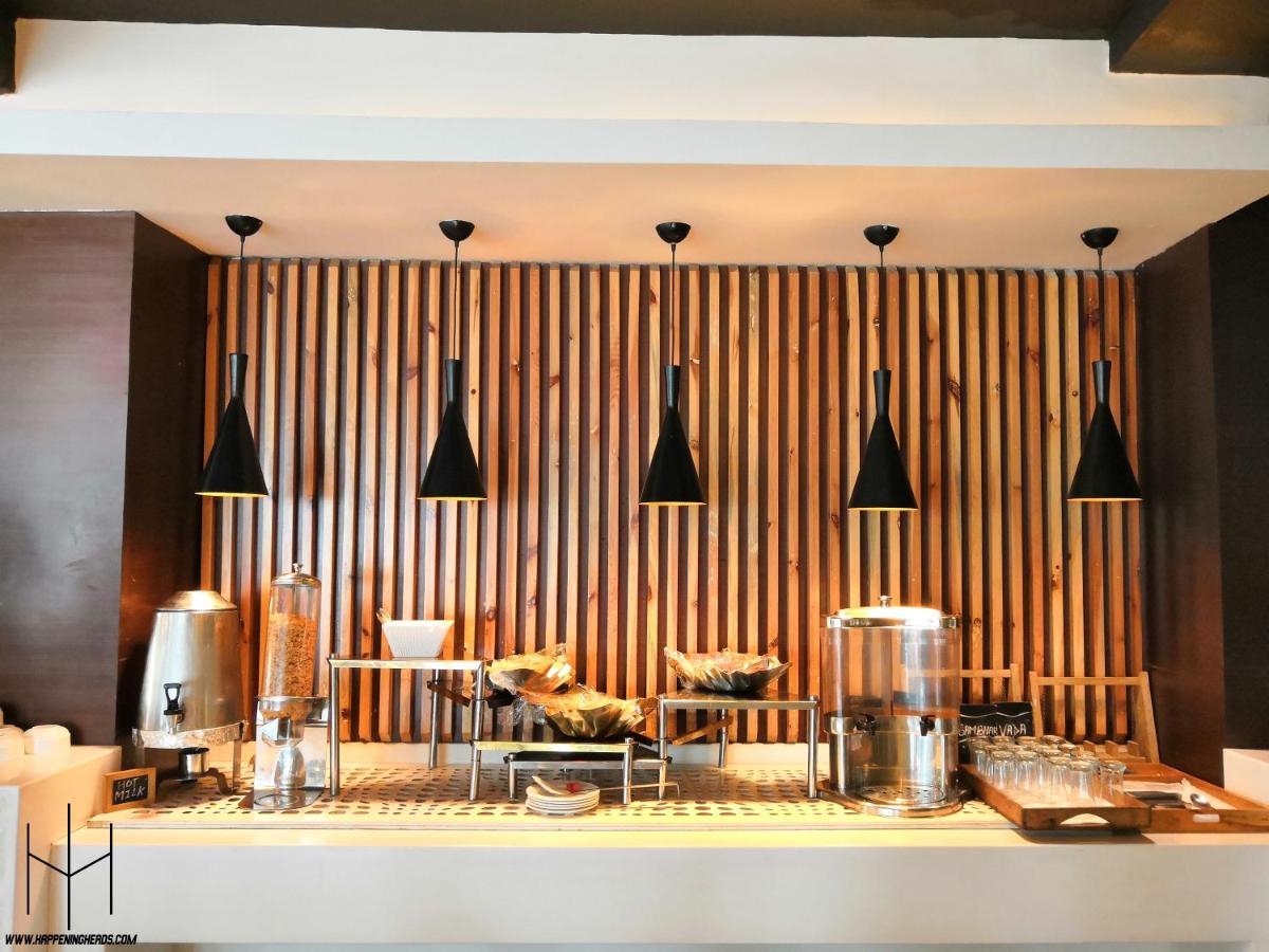 Westend Inn - Resort And Banquet Near Delhi Airport New Delhi Exteriör bild
